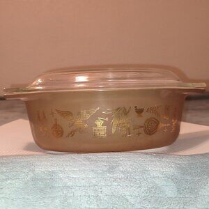 Pyrex Early American 043 1 1/2 quart with Lid 943 C14  Vintage Collectible